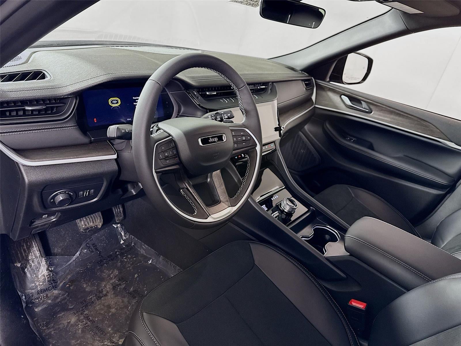 2026 Jeep Grand Cherokee Laredo Altitude