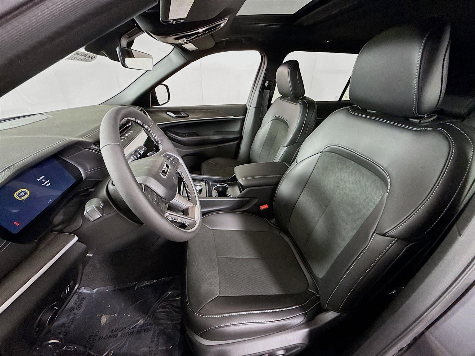 2026 Jeep Grand Cherokee L Laredo Altitude