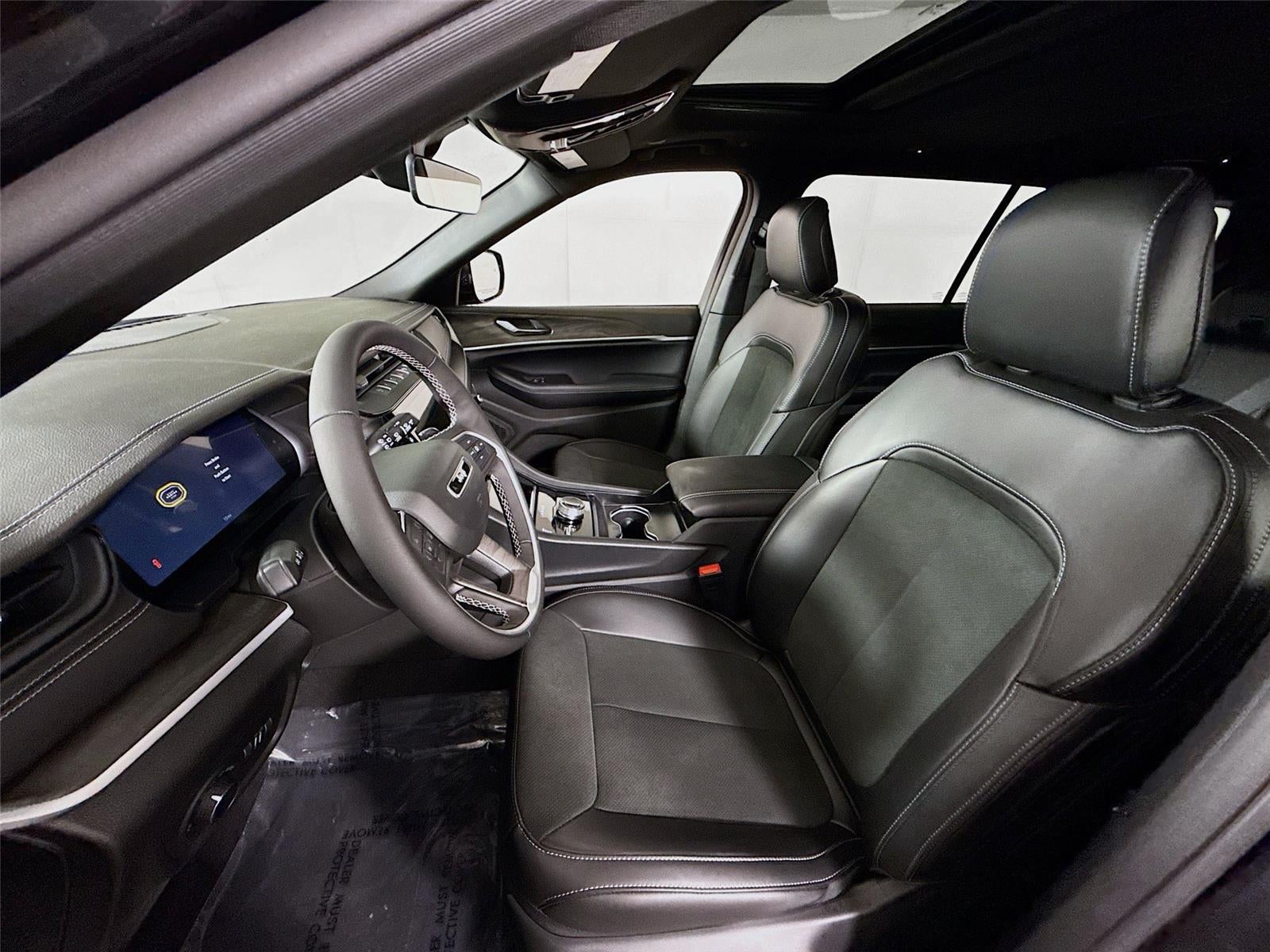 2026 Jeep Grand Cherokee L Laredo Altitude