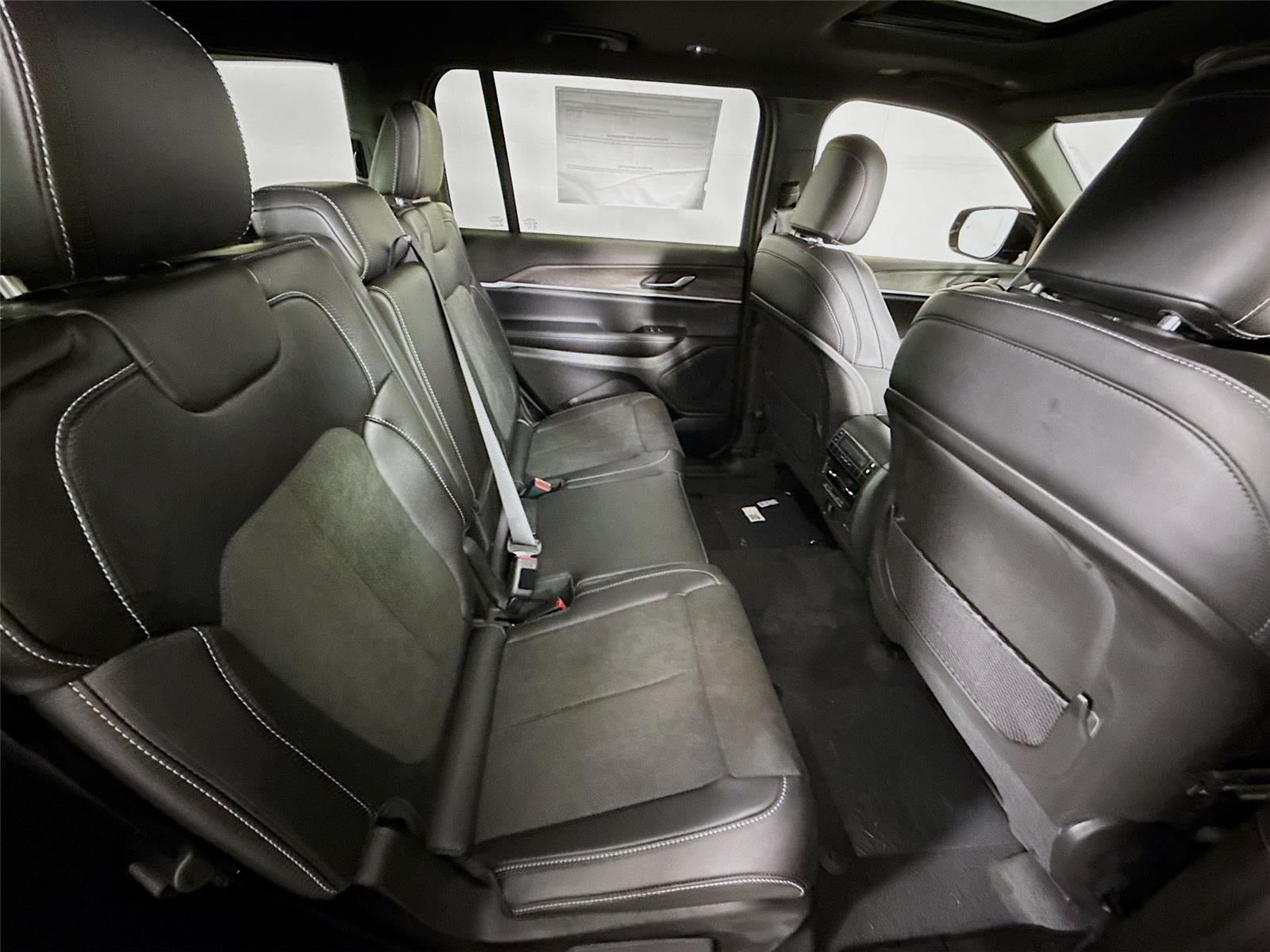 2026 Jeep Grand Cherokee L Laredo Altitude