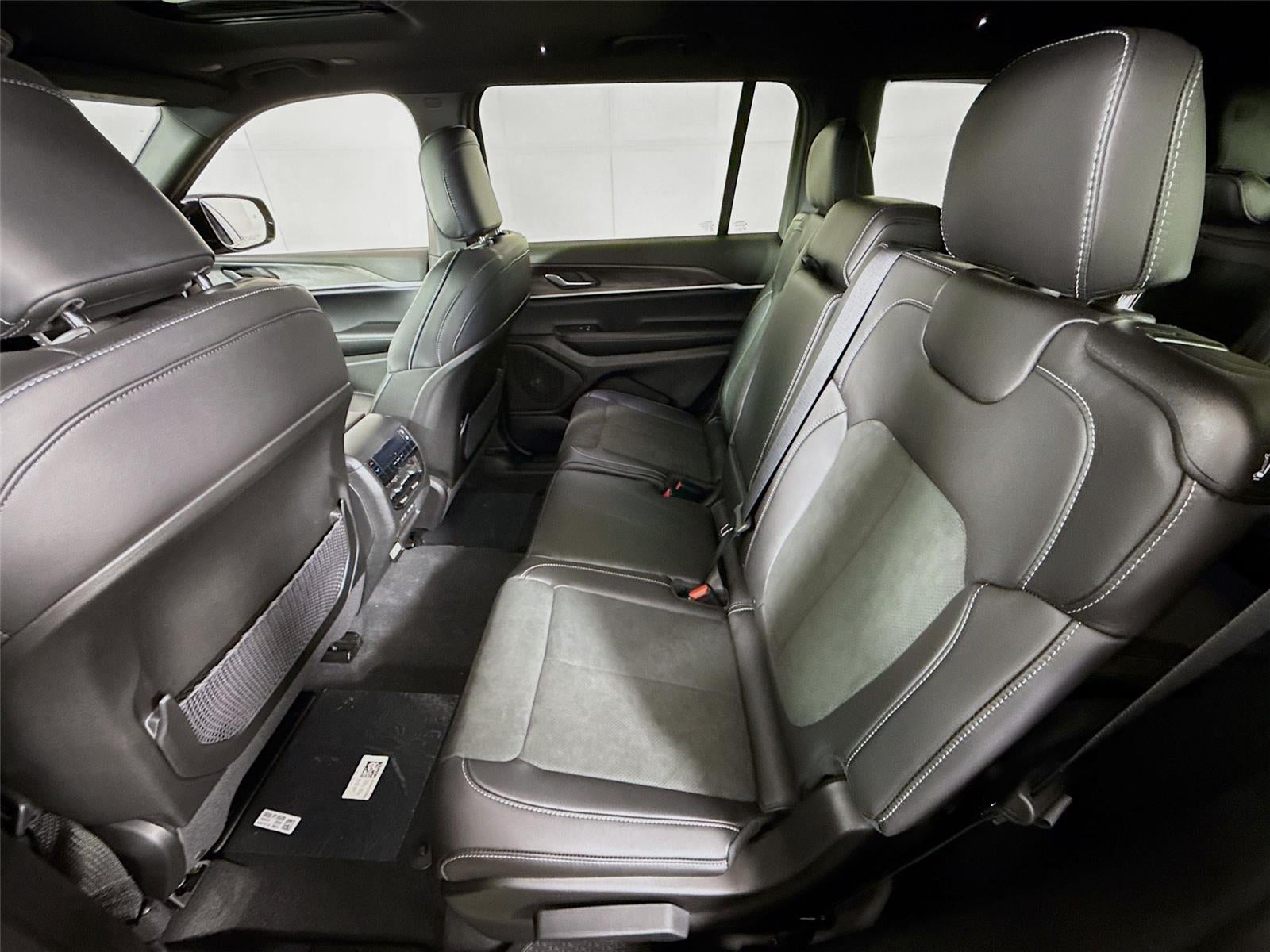 2026 Jeep Grand Cherokee L Laredo Altitude