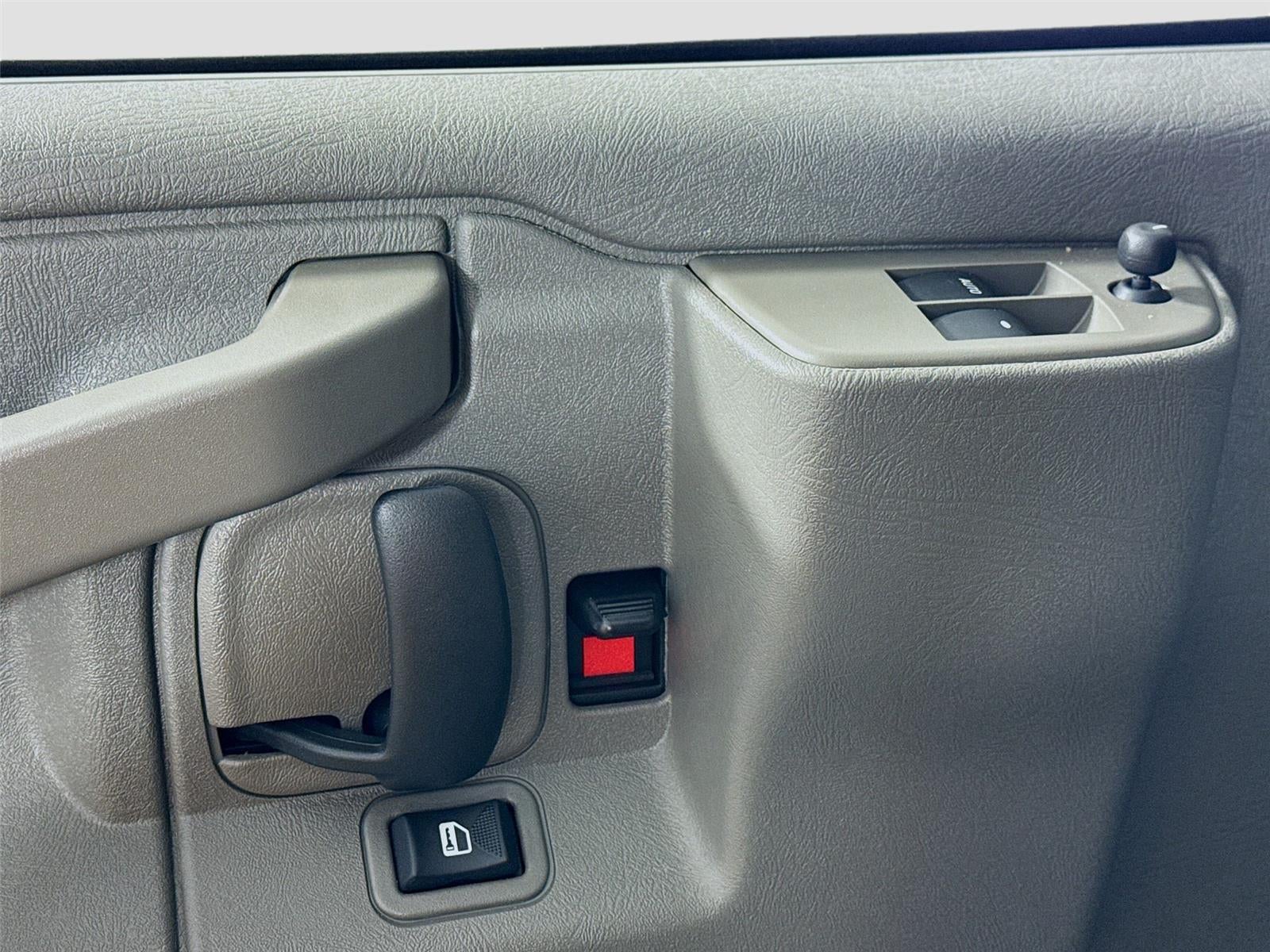 2025 Chevrolet Express Passenger LT