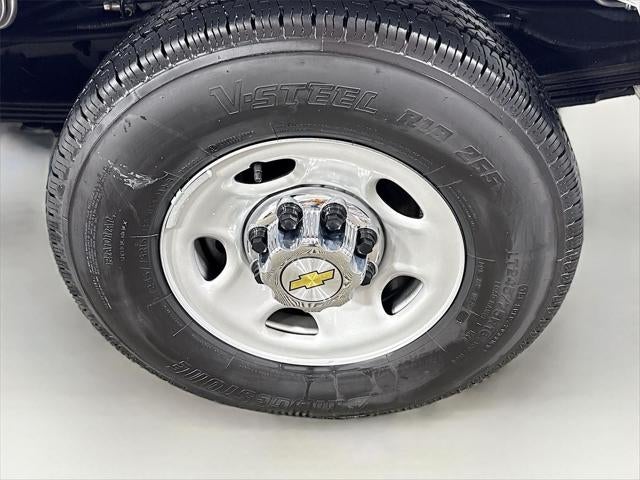 2025 Chevrolet Express Passenger LT