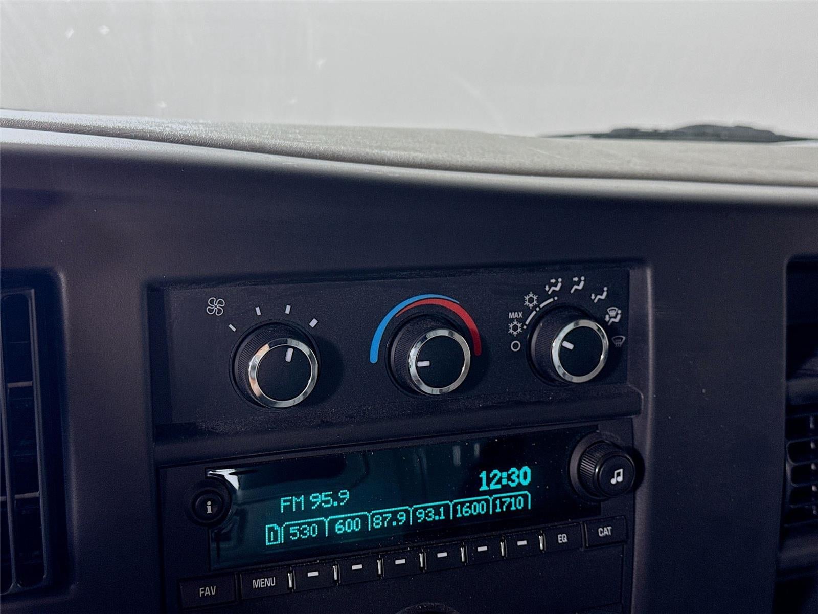 2025 Chevrolet Express 3500 Work Van Cutaway