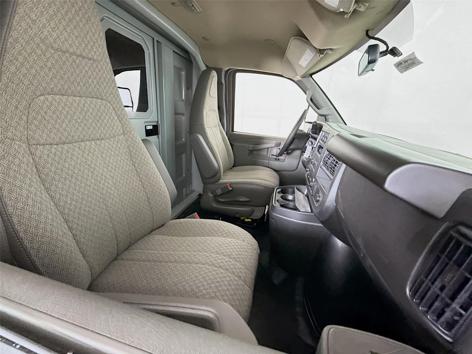 2025 Chevrolet Express 3500 Work Van Cutaway