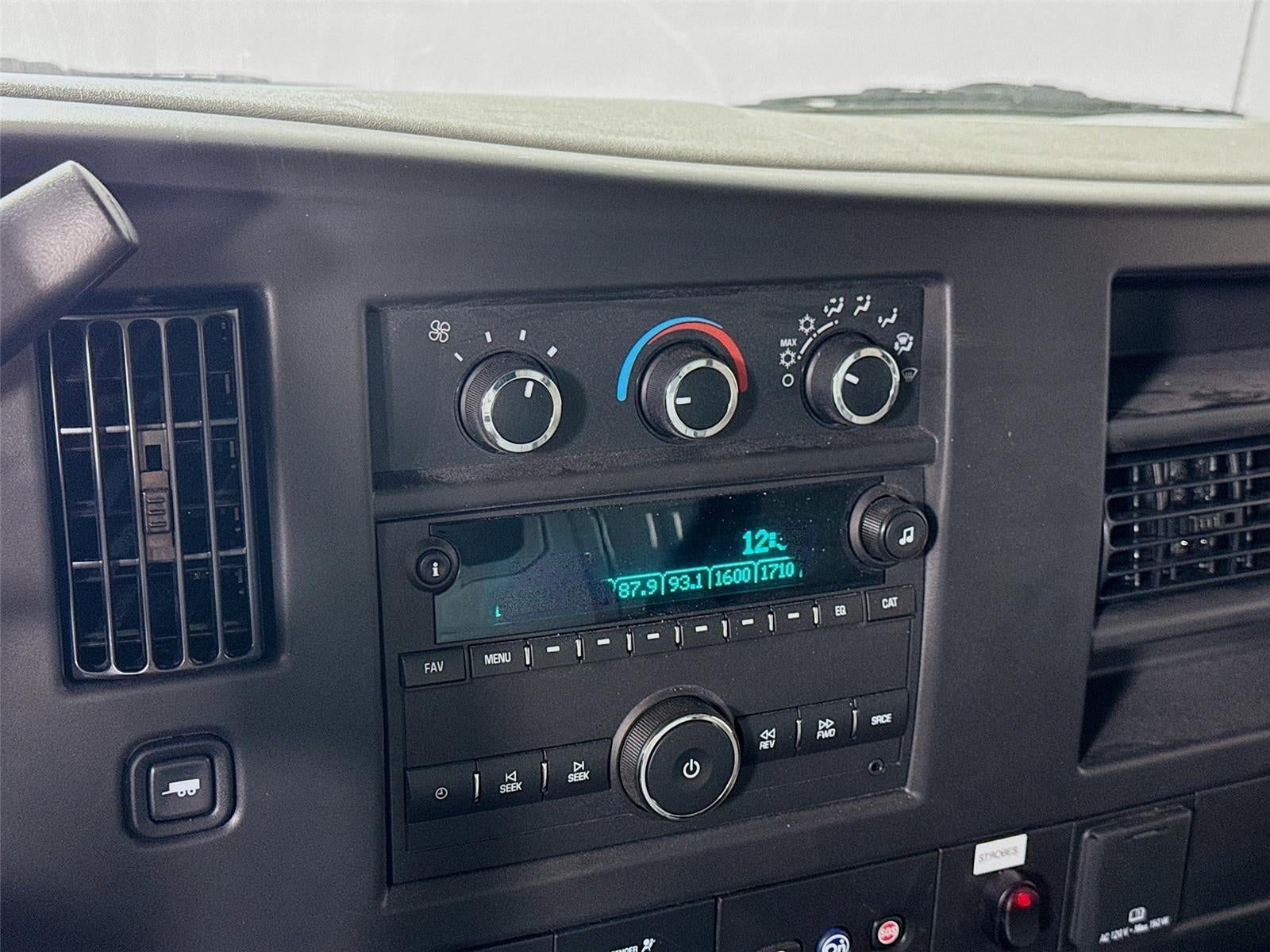 2025 Chevrolet Express 3500 Work Van Cutaway