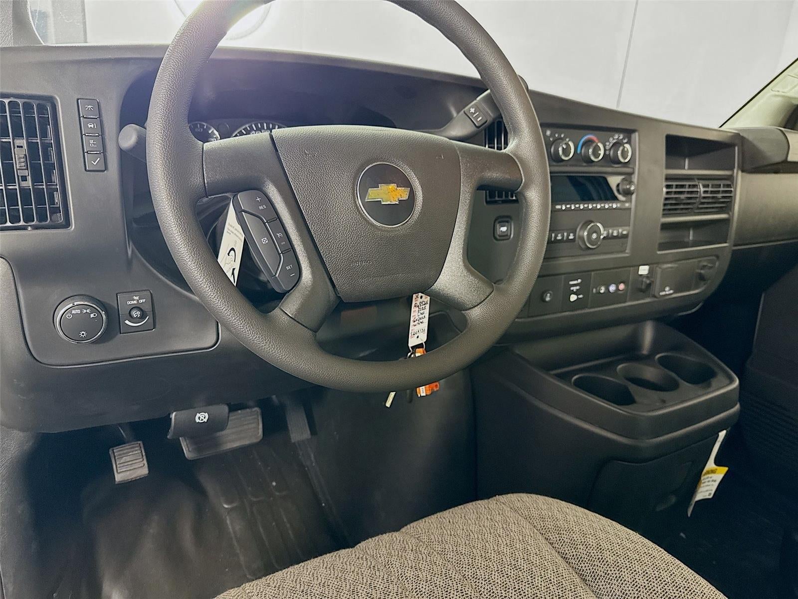 2025 Chevrolet Express 3500 Work Van Cutaway