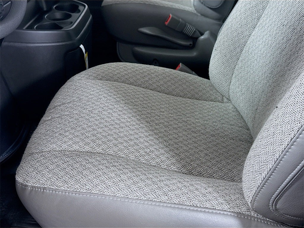 2025 Chevrolet Express 3500 Work Van Cutaway