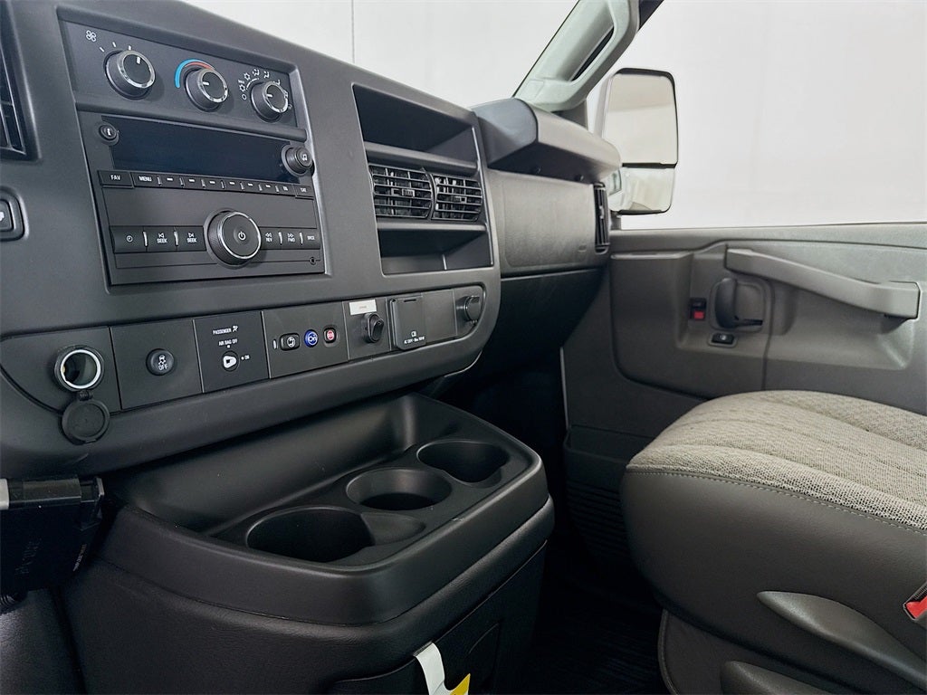 2025 Chevrolet Express 3500 Work Van Cutaway