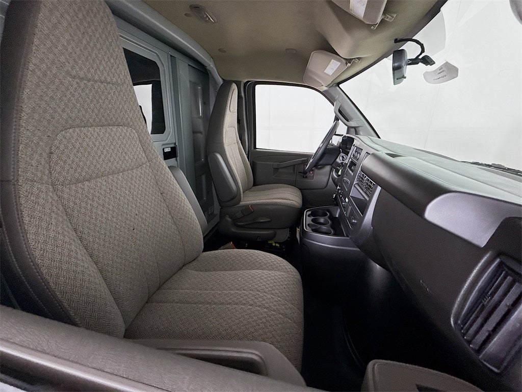 2025 Chevrolet Express 3500 Work Van Cutaway