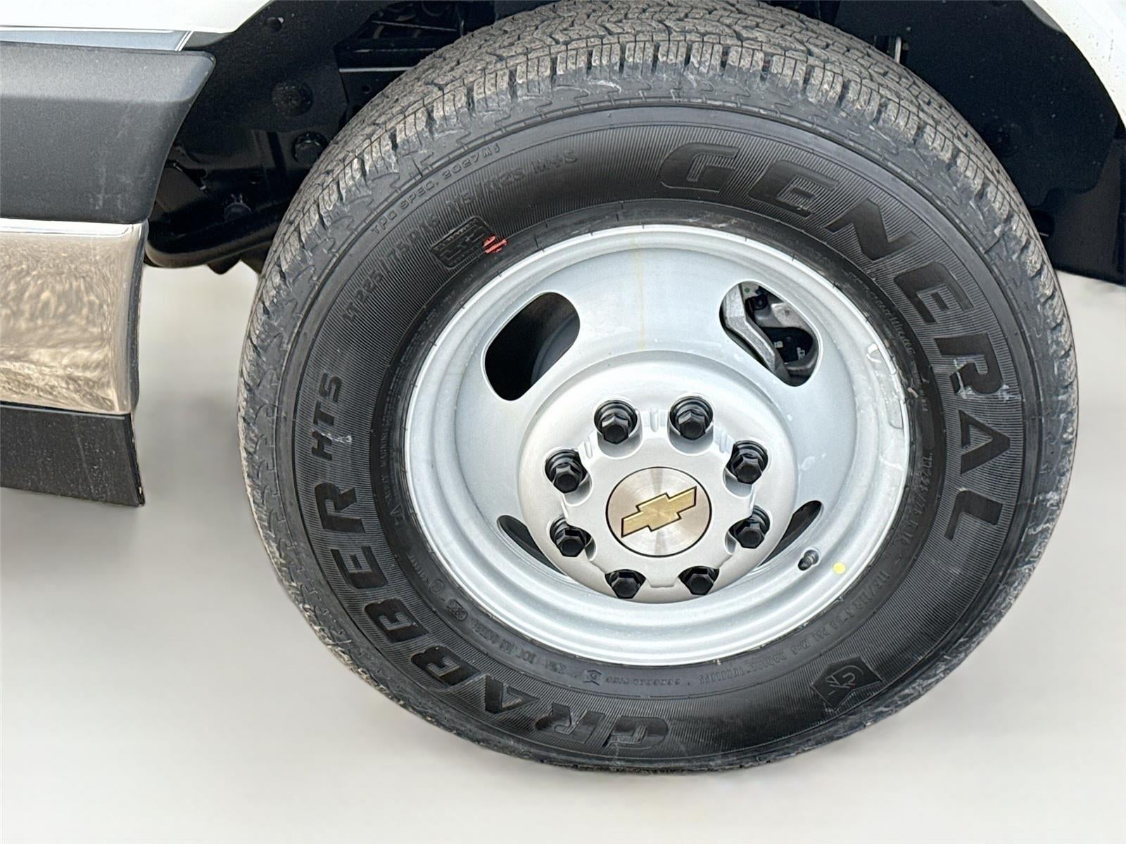 2025 Chevrolet Express Cutaway 3500 VAN 139