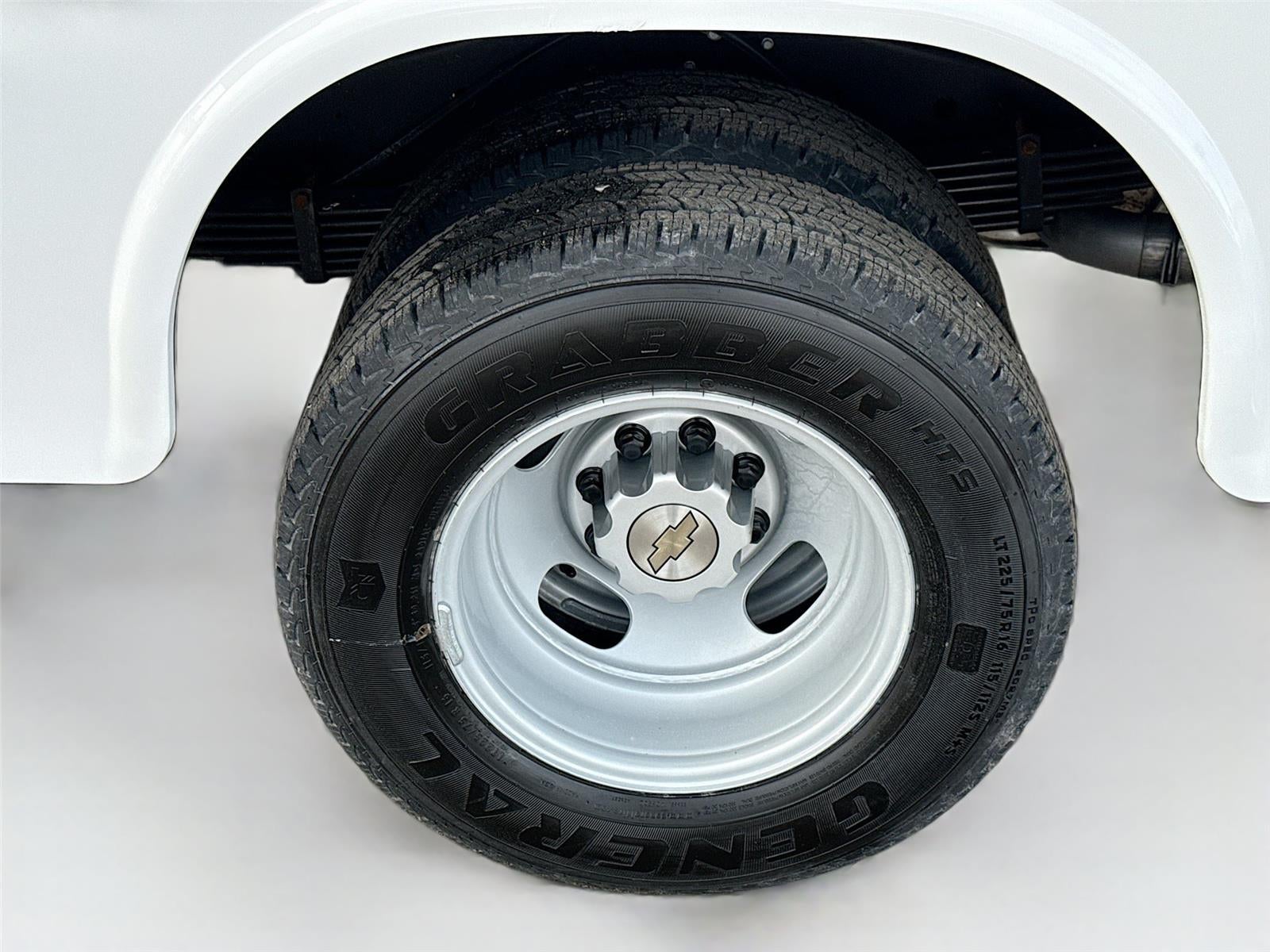 2025 Chevrolet Express Cutaway 3500 VAN 139