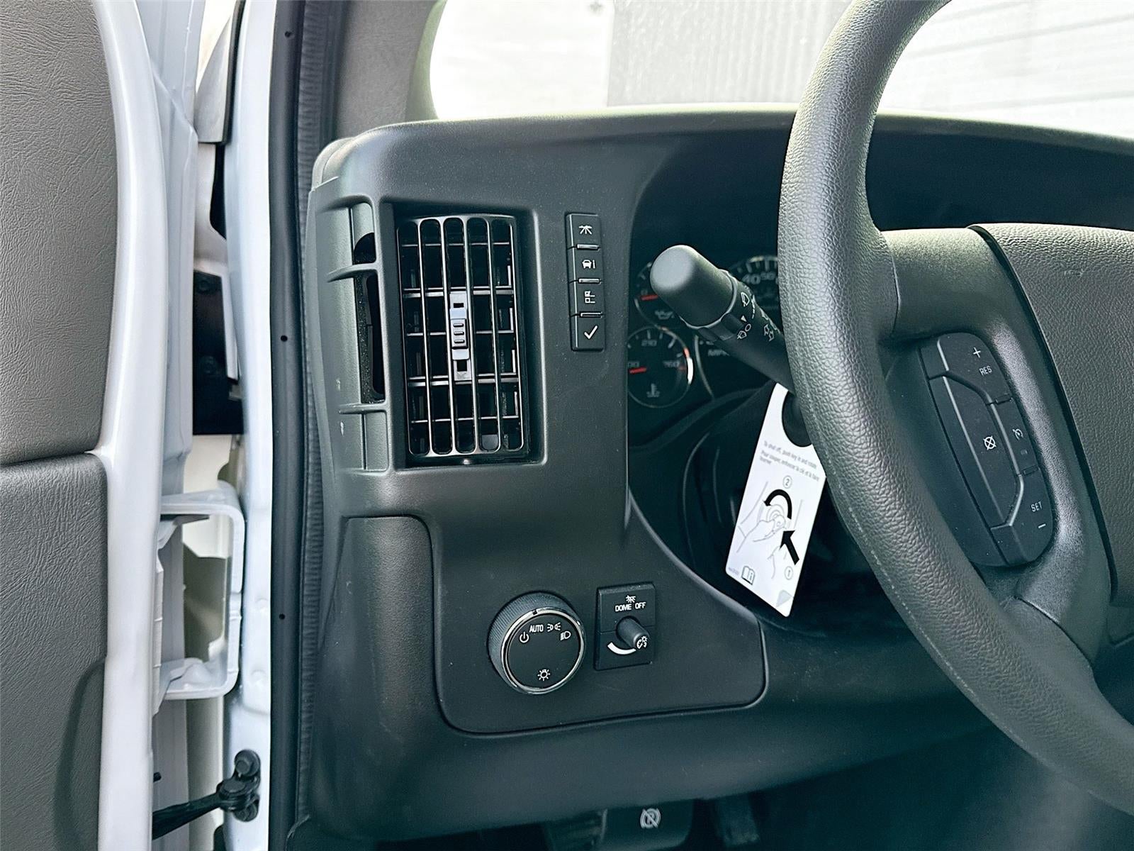 2025 Chevrolet Express Cutaway 3500 VAN 139