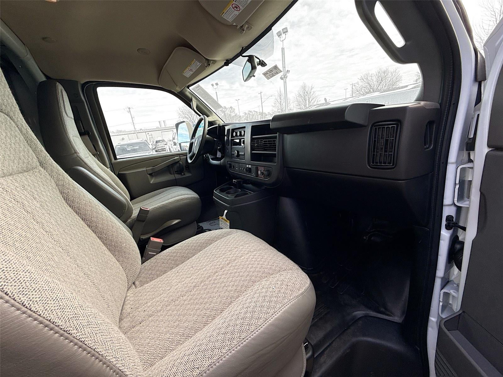 2025 Chevrolet Express Cutaway 3500 VAN 139