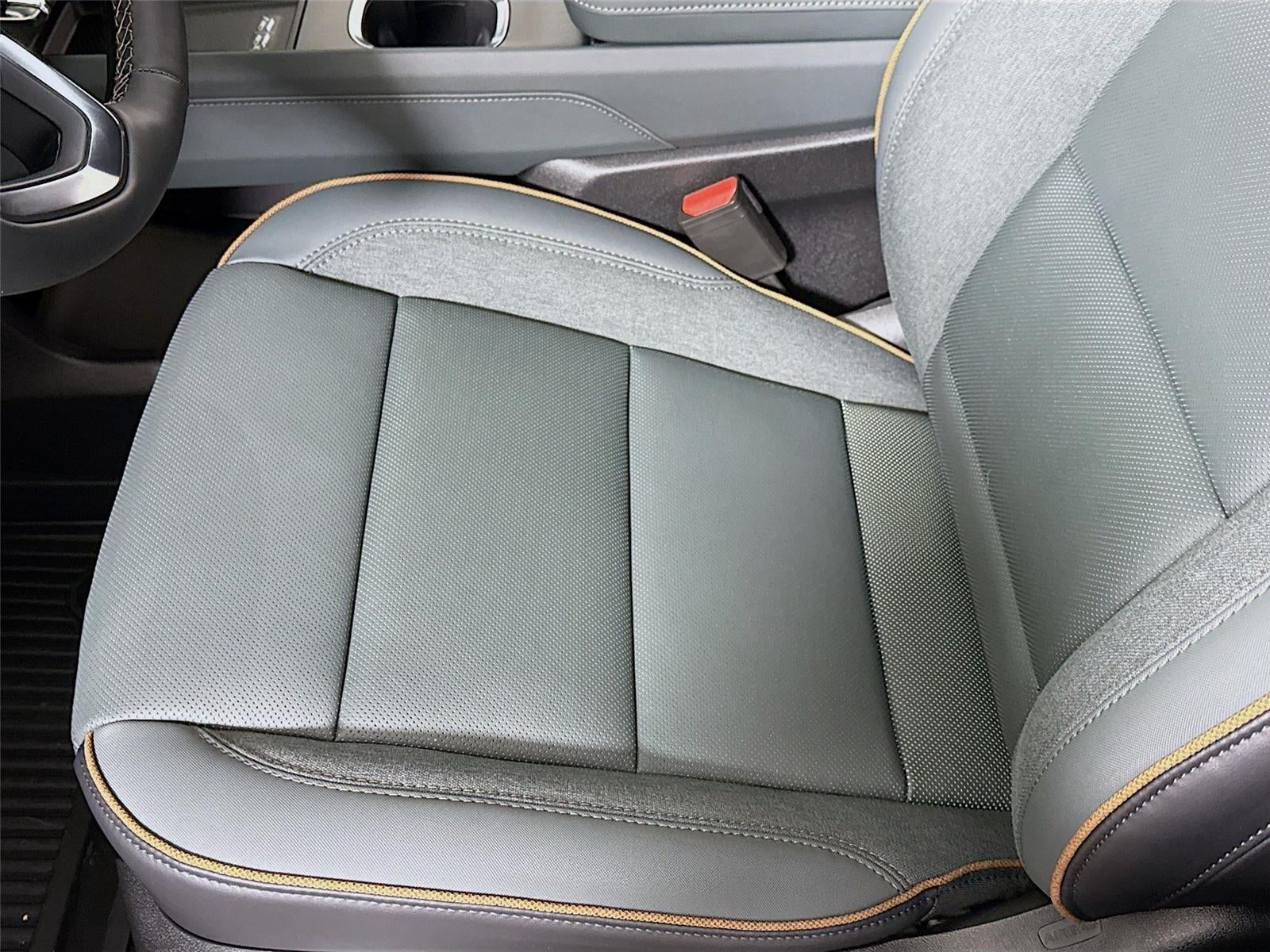 2026 GMC Acadia AWD AT4