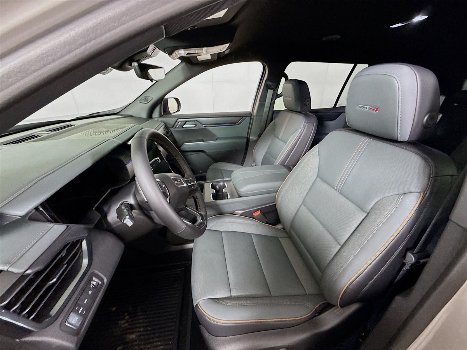 2026 GMC Acadia AWD AT4