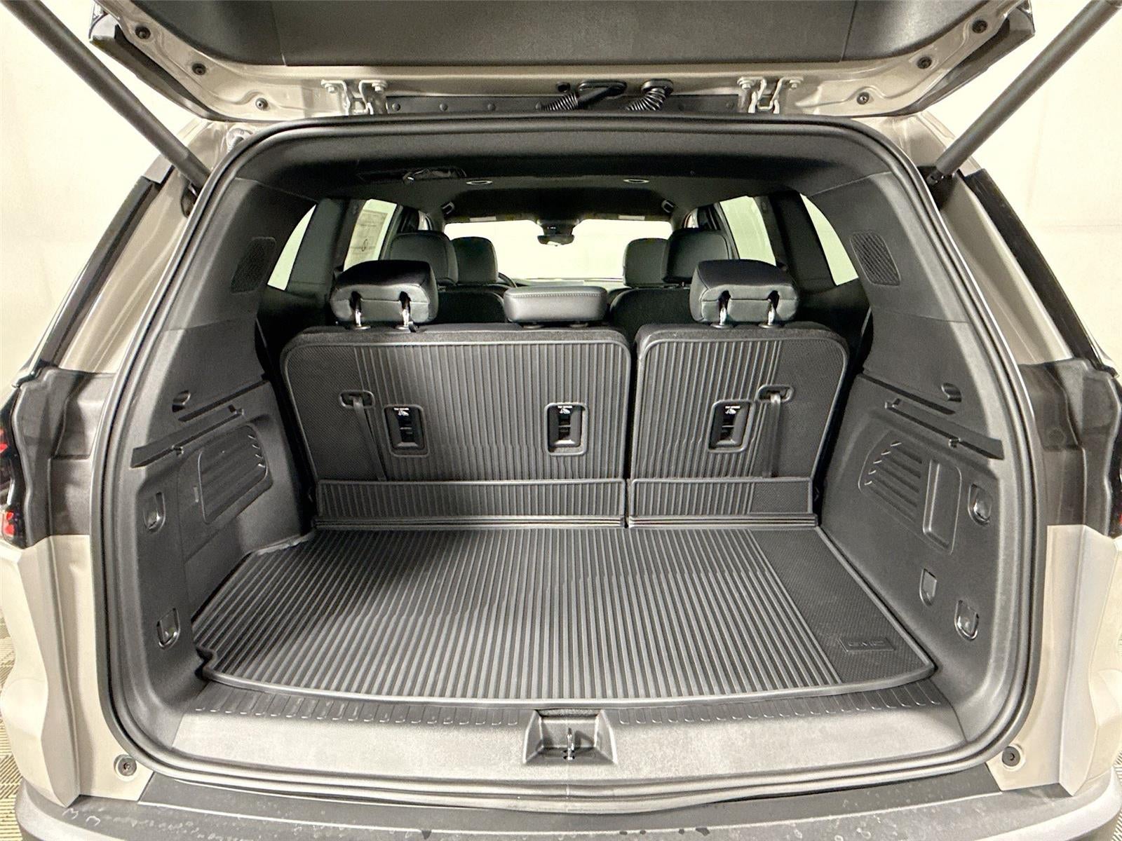 2026 GMC Acadia AWD AT4