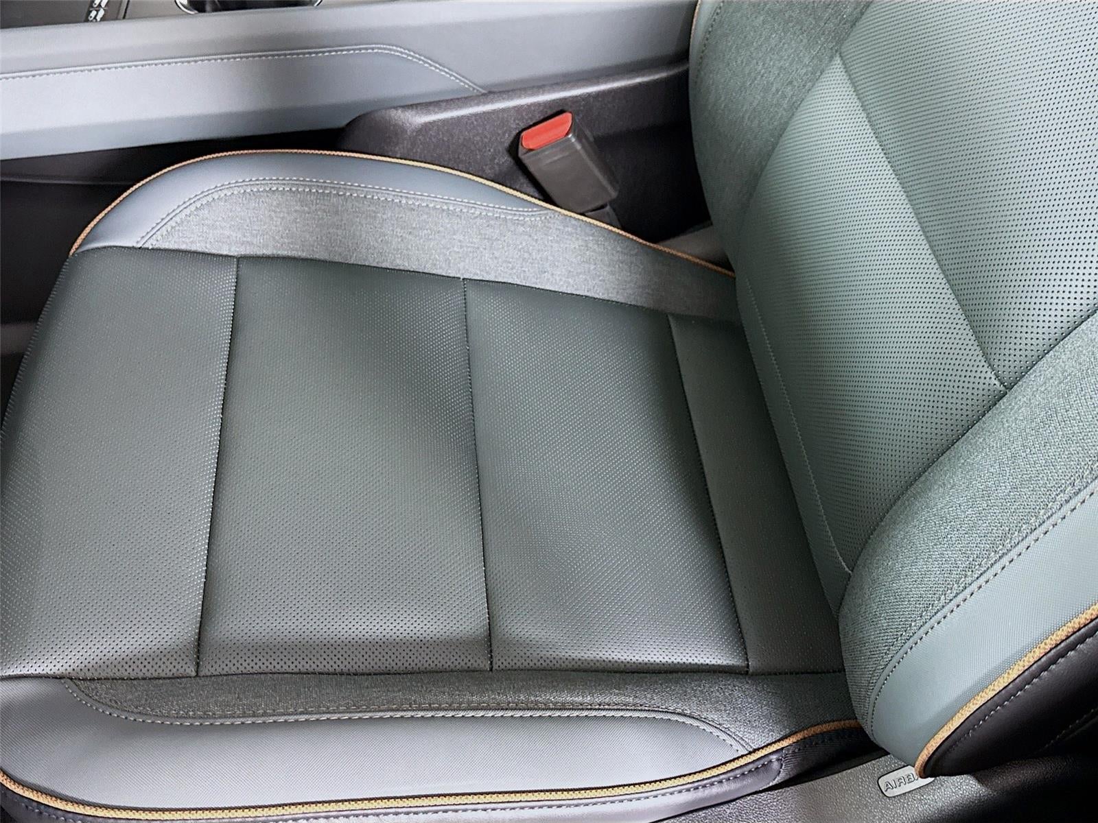 2026 GMC Acadia AWD AT4