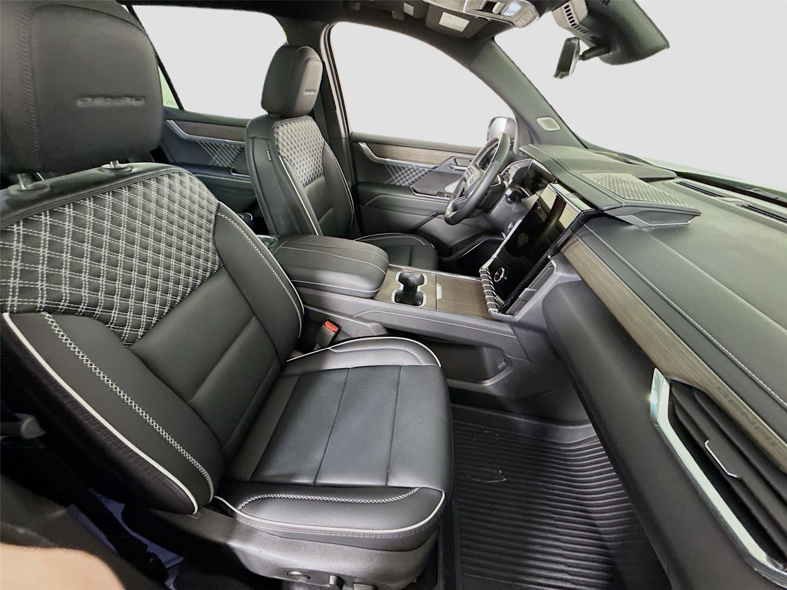 2025 GMC Acadia AWD Denali