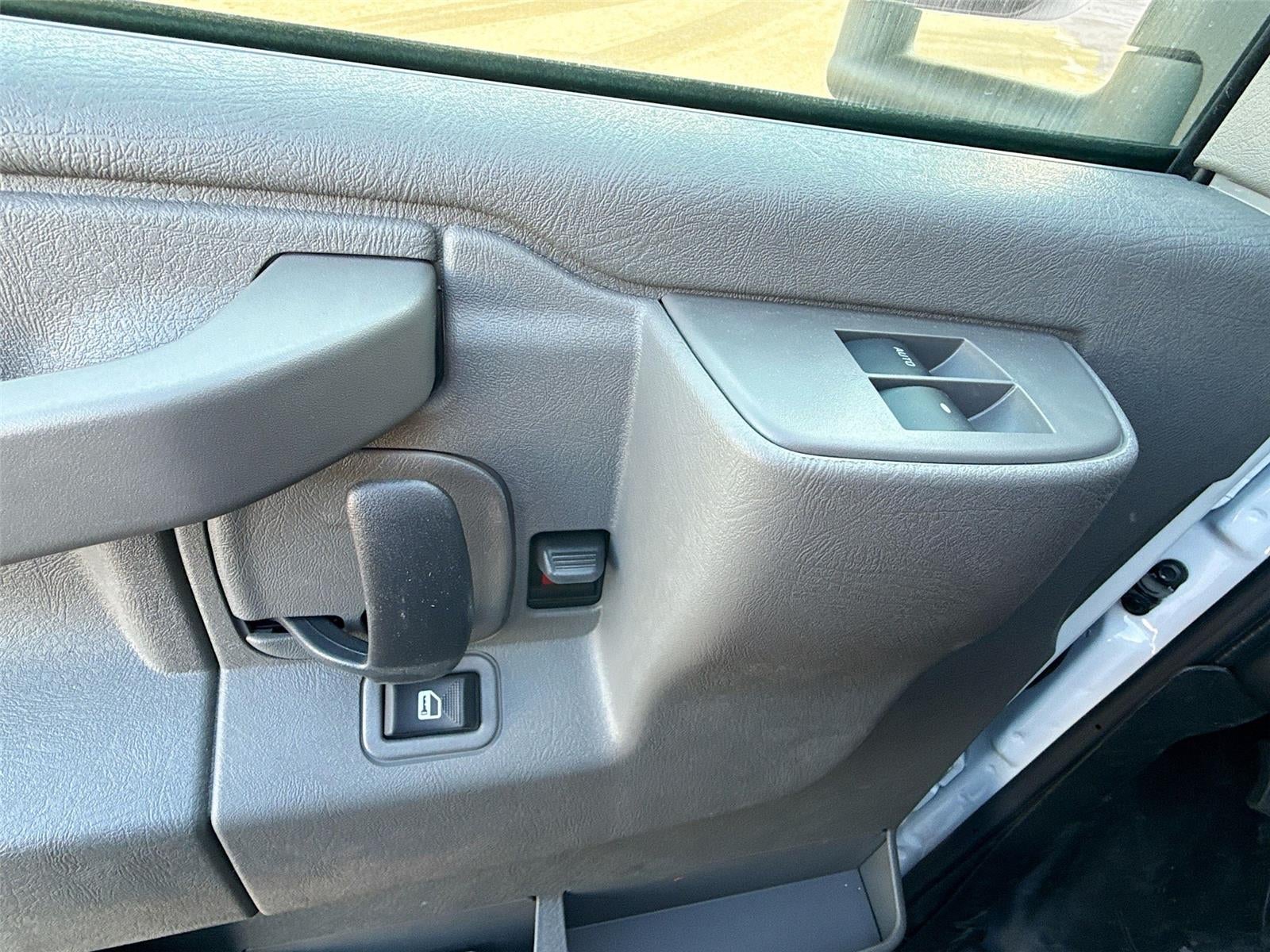 2025 Chevrolet Express Cutaway 3500 VAN 139