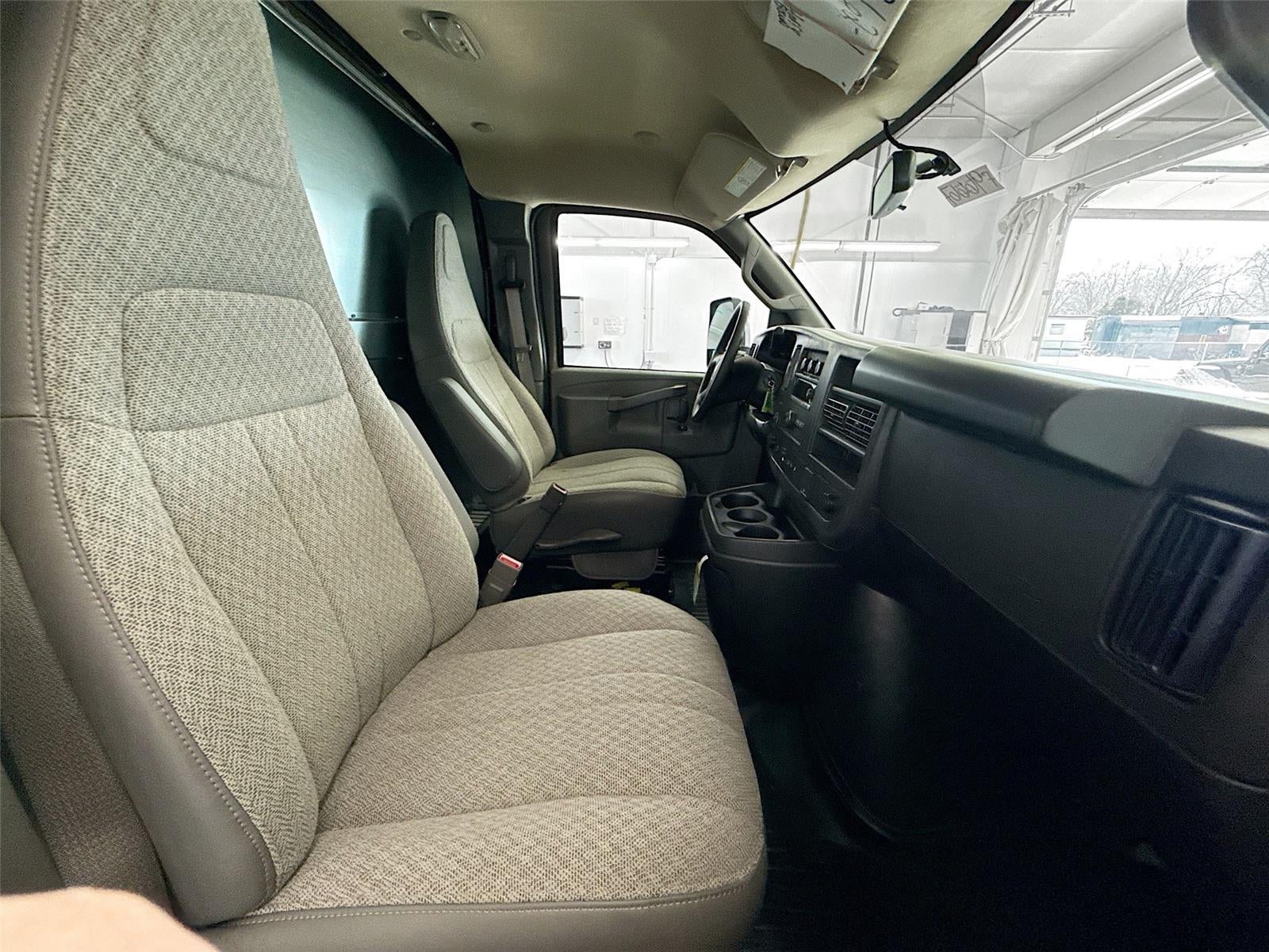 2025 Chevrolet Express Cutaway 3500 VAN 177