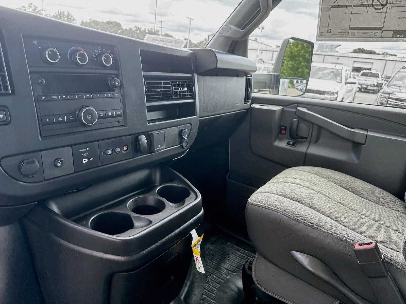 2025 Chevrolet Express Commercial Cutaway 4500 VAN 159