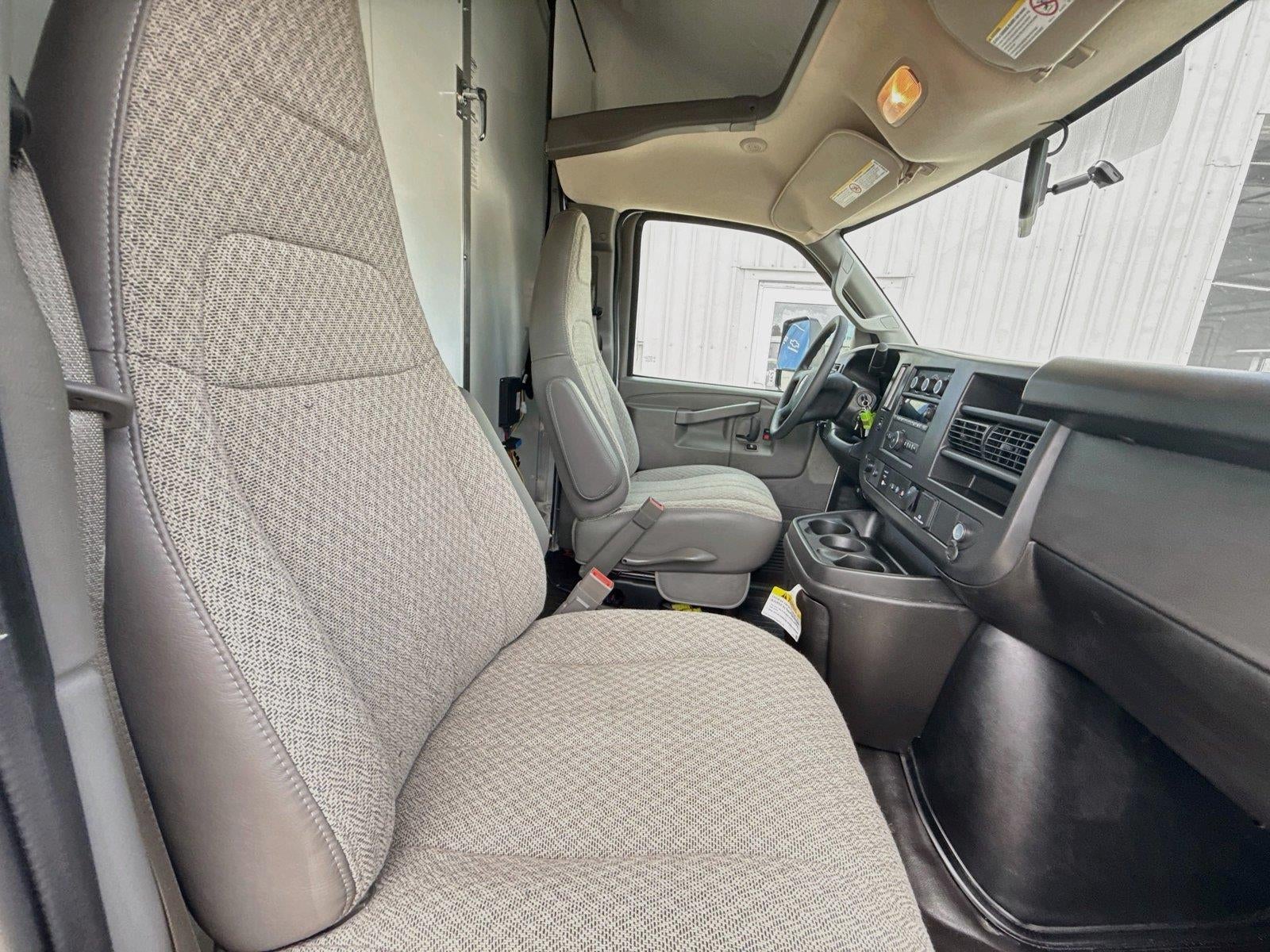 2025 Chevrolet Express Commercial Cutaway 4500 VAN 159