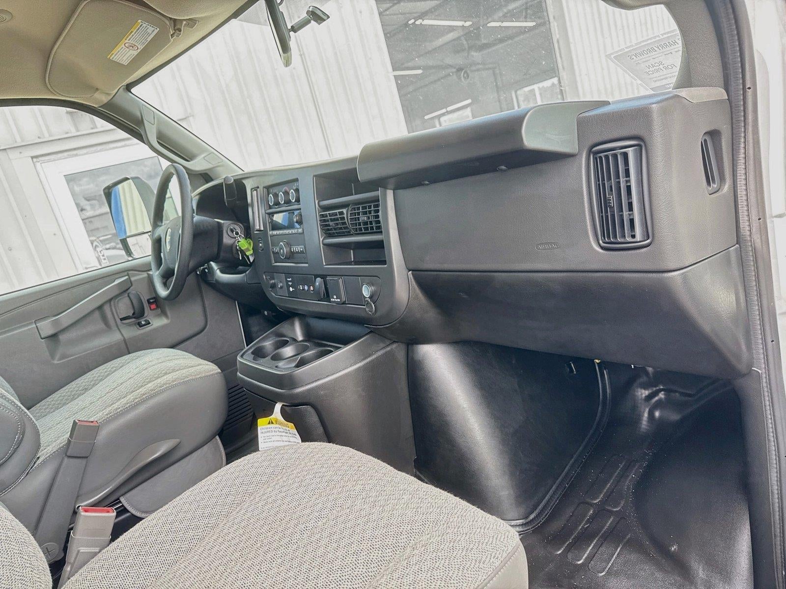2025 Chevrolet Express Commercial Cutaway 4500 VAN 159