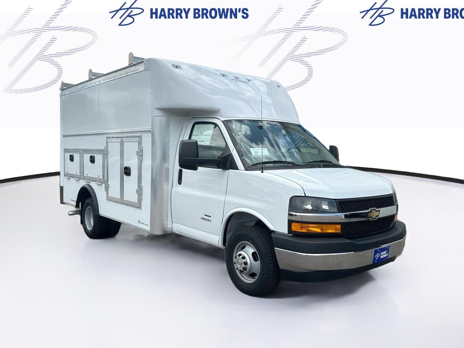 2025 Chevrolet Express Commercial Cutaway 4500 VAN 159
