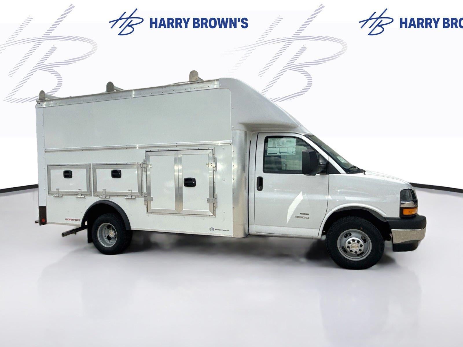 2025 Chevrolet Express Commercial Cutaway 4500 VAN 159