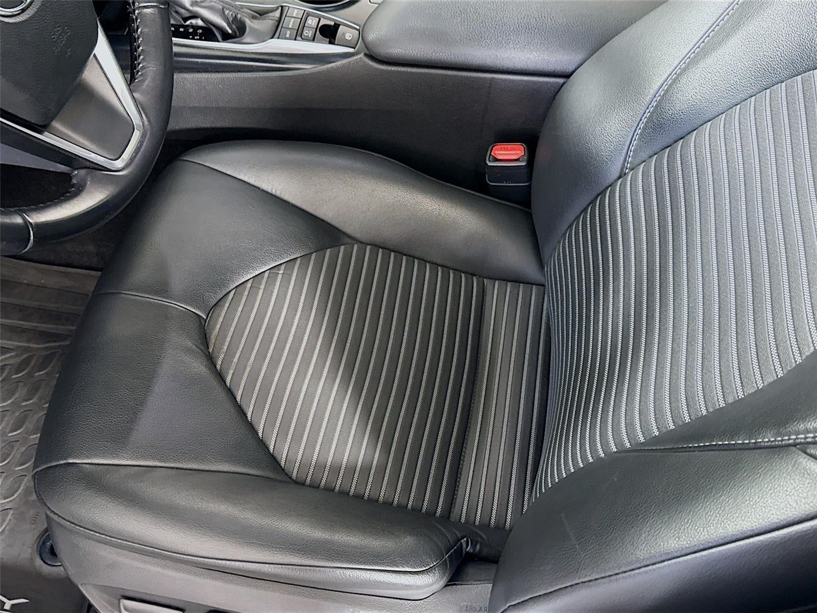 2018 Toyota Camry Hybrid Hybrid SE