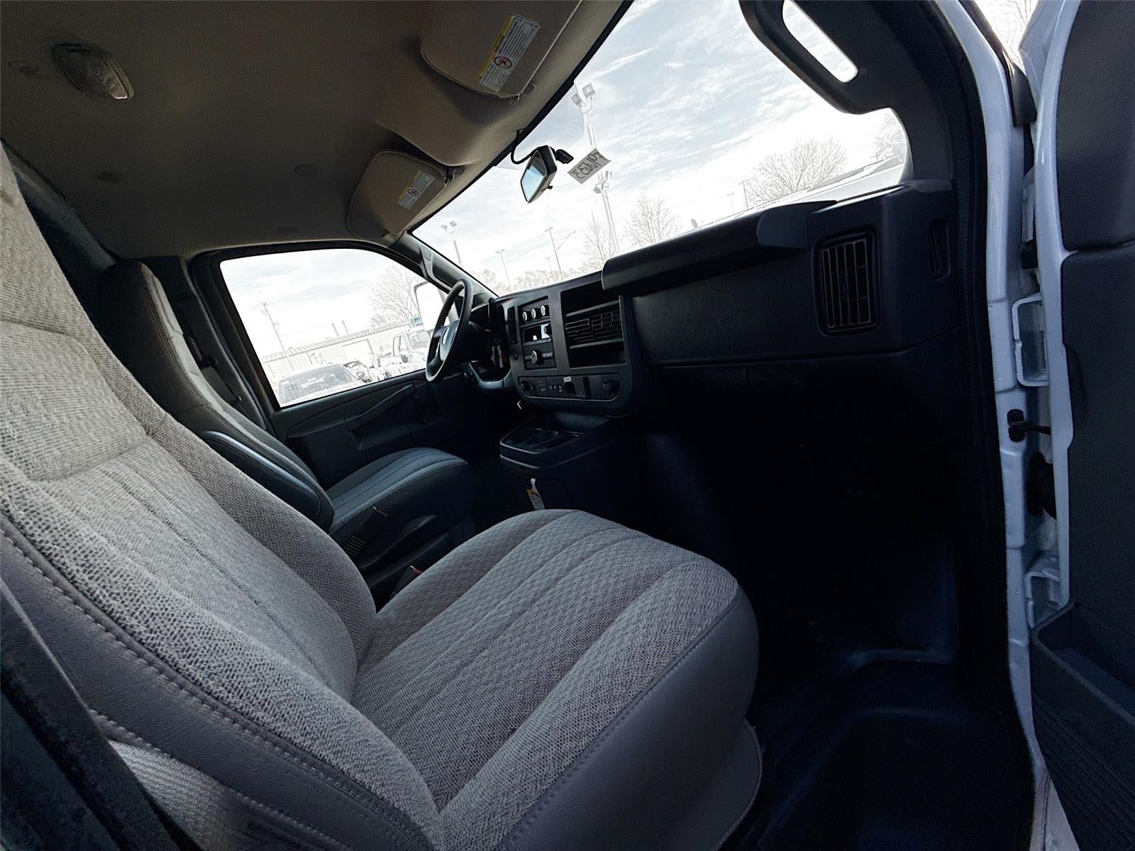 2025 Chevrolet Express Cutaway 3500 1WT