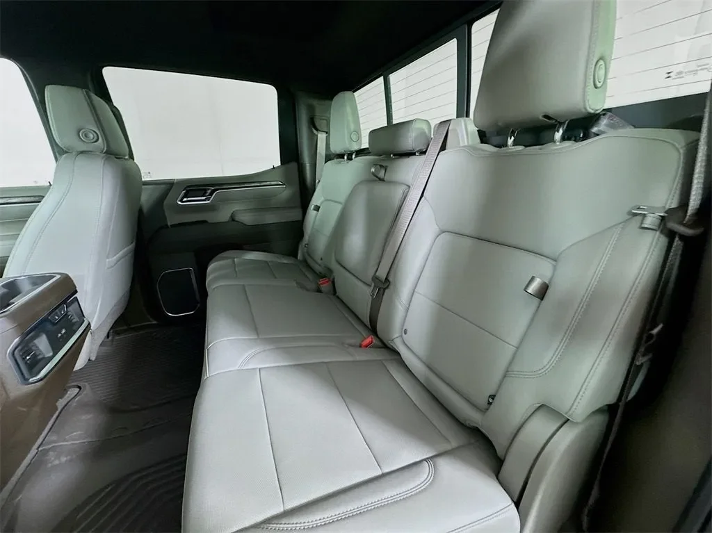 2025 Chevrolet Silverado 1500 seats