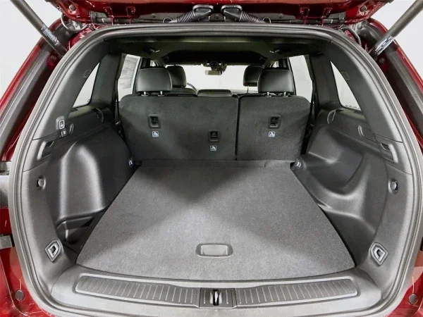 2026 Jeep Grand Cherokee Interior